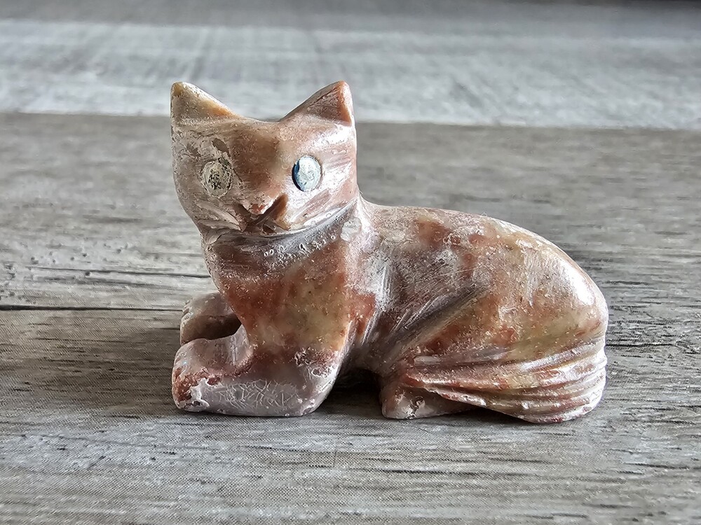 Vintage 1.5” Soapstone Mini Carved Kitty Cat Blue Eyes Kitten Diorama 235e